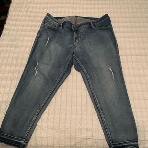 New Directions brand cropped skinny jeans